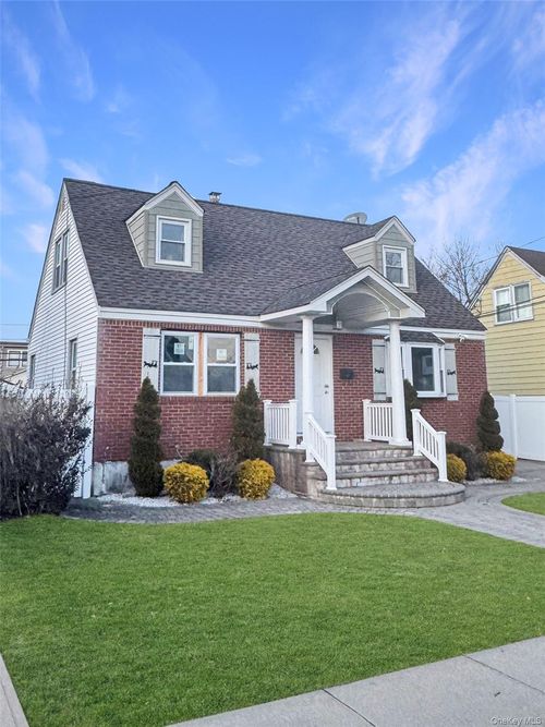 741 Salem Rd, Uniondale, NY, 11553-1932 | Card Image