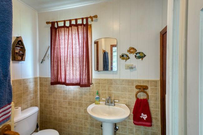 Bathroom in Guest House | Image 30