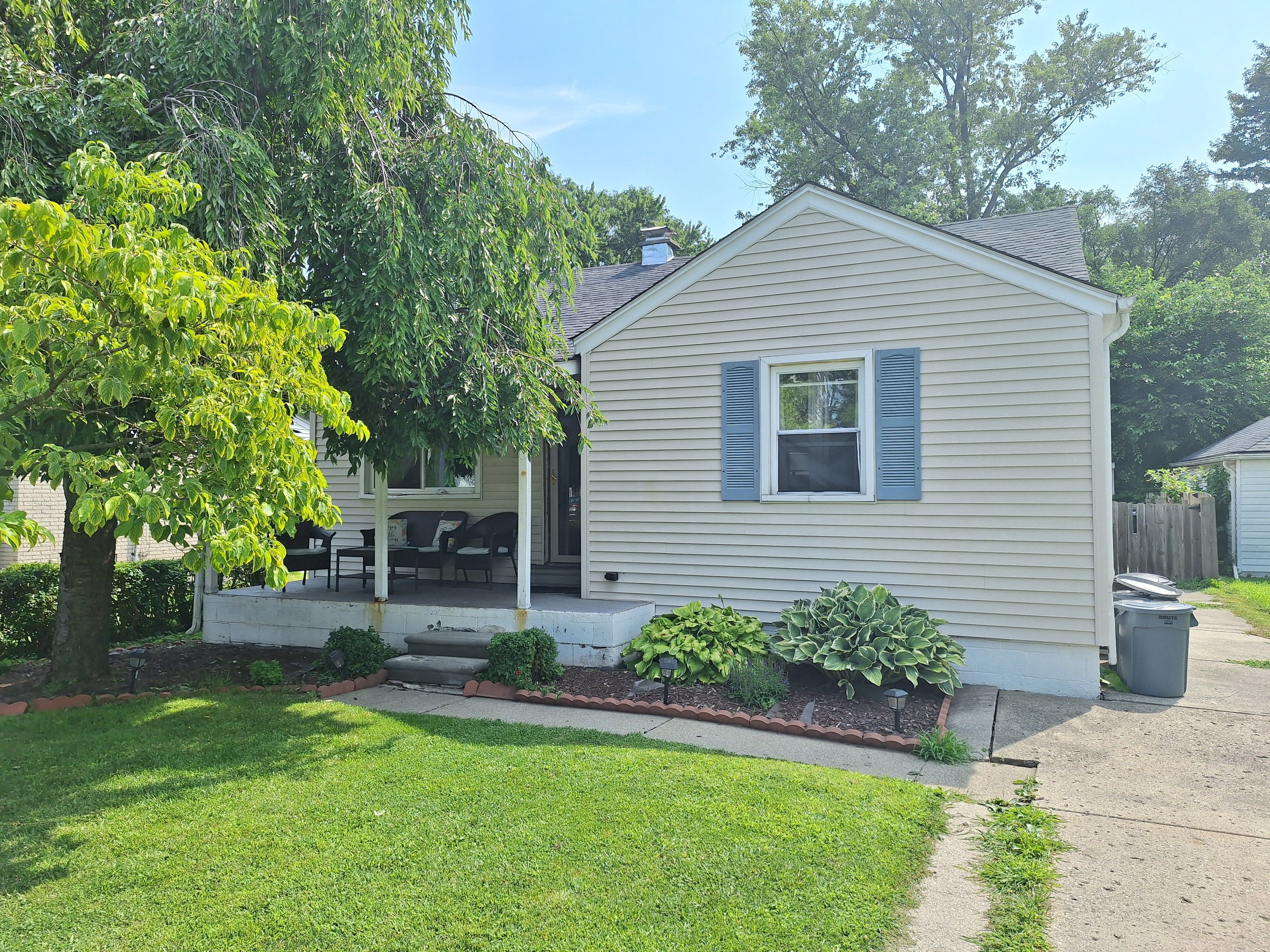 Camden St, Livonia, MI 48150