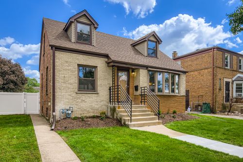 8841 S Utica Ave, Evergreen Park, IL, 60805-1230 | Card Image