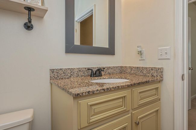 Guest bathroom | Image 23