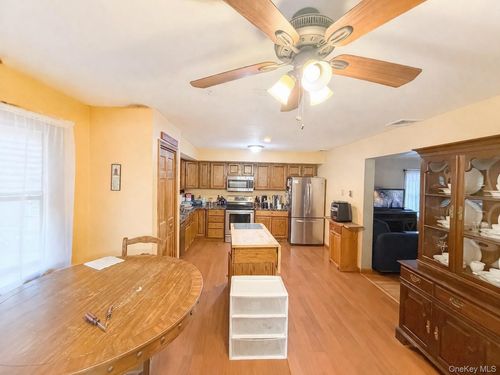 318 Avenue C, Ronkonkoma, NY, 11779-1945 | Card Image