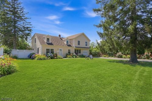 8 Woodlot Rd, Wayne, NJ, 07470-2732 | Card Image