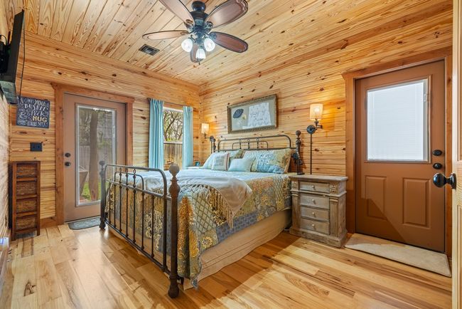 202 S Bowie St, Home with 5 bedrooms, 6 bathrooms and 1 parking in Fredericksburg TX | Image 43