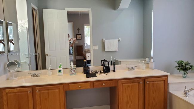 7310 Nw 17 Th Ct, House other with 4 bedrooms, 2 bathrooms and null parking in Pembroke Pines FL | Image 26