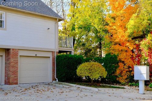 41 N Squirrel Road, Auburn Hills, MI, 48326 | Card Image