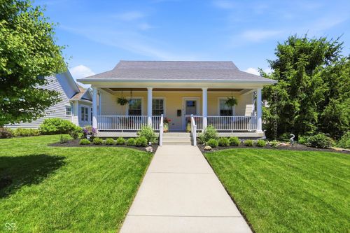 810 W Pine St, Zionsville, IN, 46077-1731 | Card Image