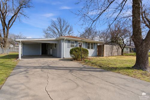 712 Griffith Dr, Manhattan, KS, 66502-4437 | Card Image
