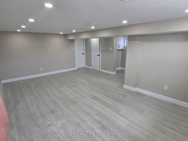 14 Snowood Crt, House attached with 3 bedrooms, 2 bathrooms and 4 parking in North York ON | Image 6