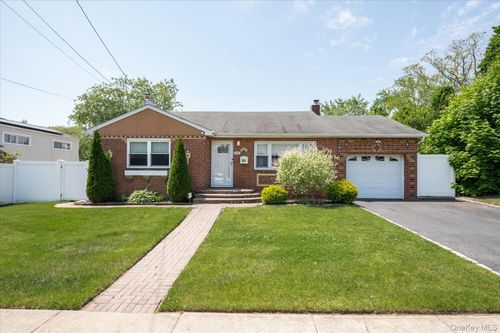 330 Woods Rd, North Babylon, NY, 11703-1411 | Card Image