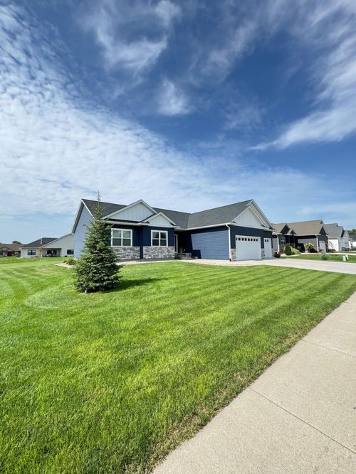 1807 Raymond Dr, North Mankato, MN, 56003-4506 | Card Image