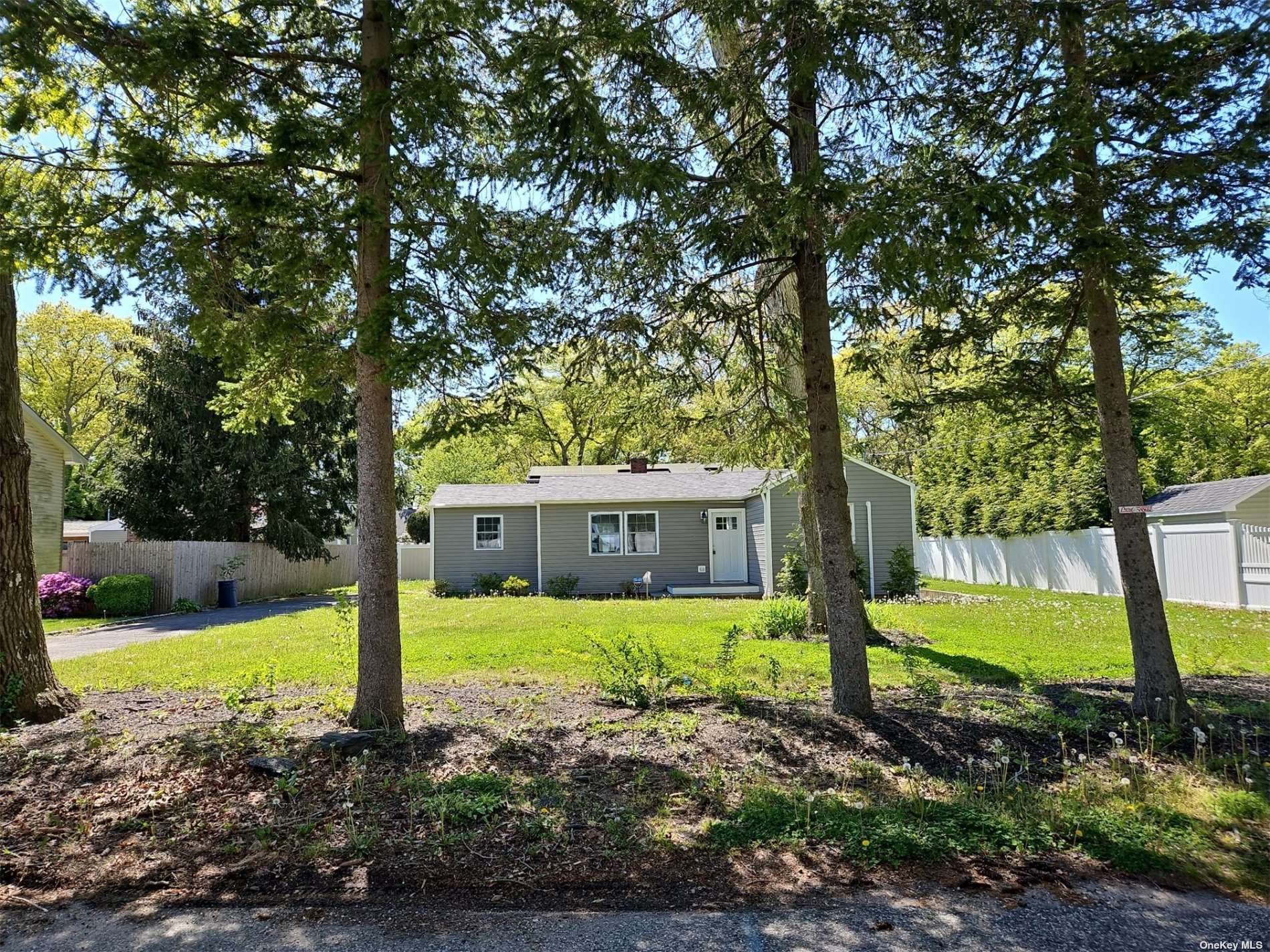 Parkside Ave, Miller Place, NY 11764