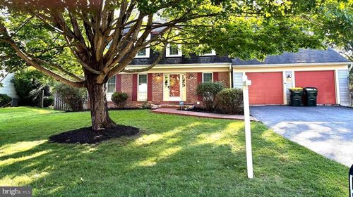5710 Mackenzie St, CENTREVILLE, VA, 20120-1422 | Card Image