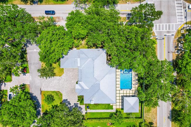 8200 Sw 111th Ter, House other with 5 bedrooms, 4 bathrooms and null parking in Miami FL | Image 5