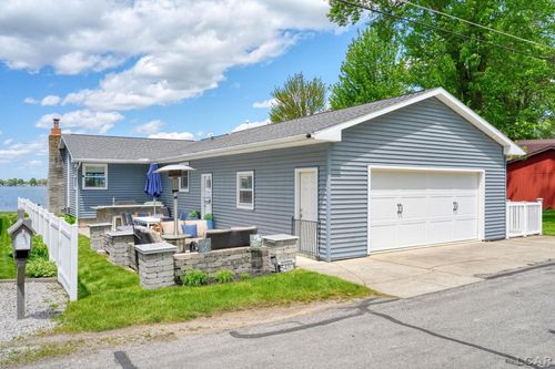 5480 Pleasant Valley Rd, Manitou Beach, MI, 49253-9811 | Card Image
