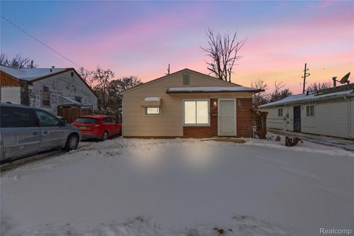6075 Ashton Ave, Detroit, MI, 48228-3845 | Card Image