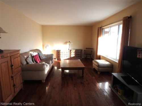 3522 Lorena Dr, Waterford, MI, 48329-4233 | Card Image