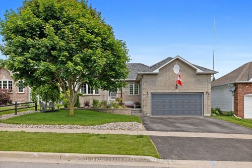 8 Brookside St, Millbrook, ON, L0A1G0 | Card Image