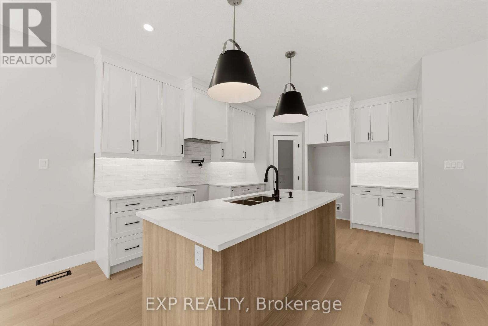 Residential in Strathroy-Caradoc (NE) 5