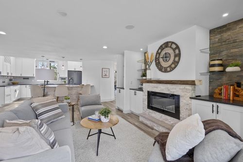 623 Summit Rd, Madison, WI, 53704-6076 | Card Image