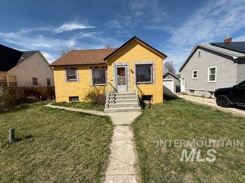 319 20th Ave S, Nampa, ID, 83651-4820 | Card Image