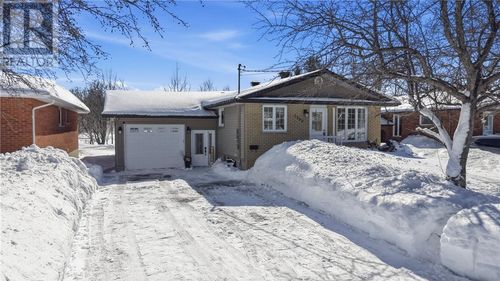 2585 Dorsett Dr, Sudbury, ON, P3B3Y6 | Card Image