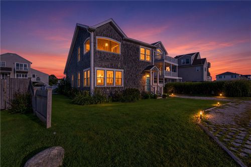 29 Glenwood Ave, Narragansett, RI, 02882-5817 | Card Image