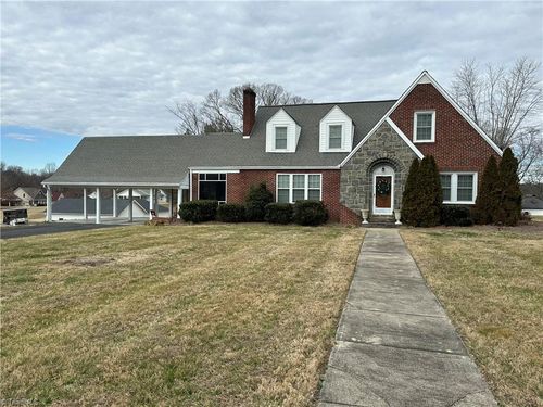 1919 Westfield Rd, Mount Airy, NC, 27030-9582 | Card Image