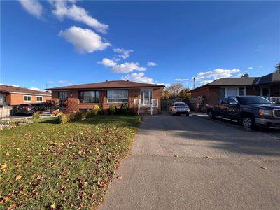 40 Ashwood Cres, House other with 5 bedrooms, 2 bathrooms and 4 parking in Brampton ON | Image 1