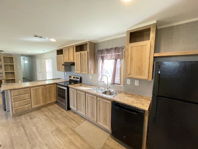 900 Quail Run, House other with 3 bedrooms, 2 bathrooms and null parking in Seven Points TX | Image 7