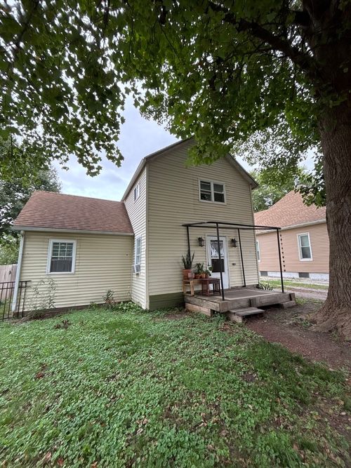 1507 Washington St, Clinton, IL, 61727-1823 | Card Image