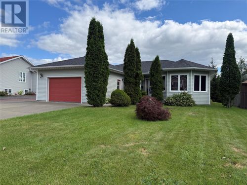 8 Harmsworth Drive, Grand Falls Windsor, NL, A2A2Y8 | Card Image