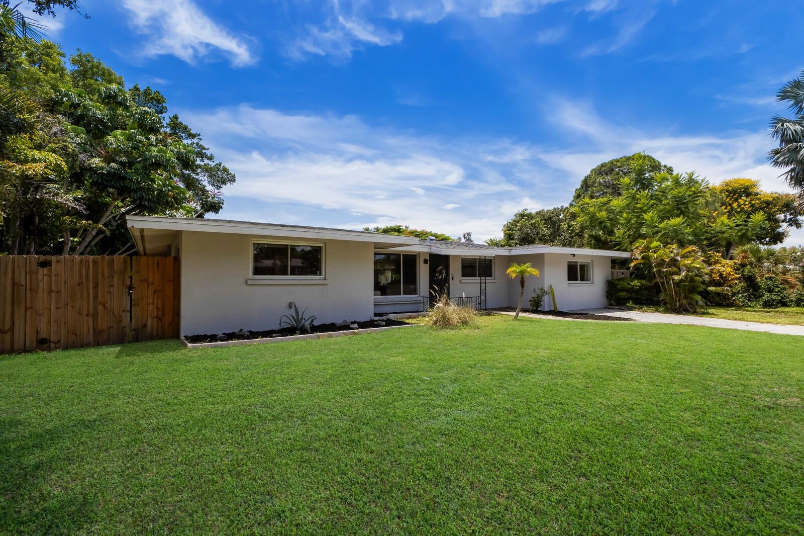 Lee Ln, Sarasota, FL 34231