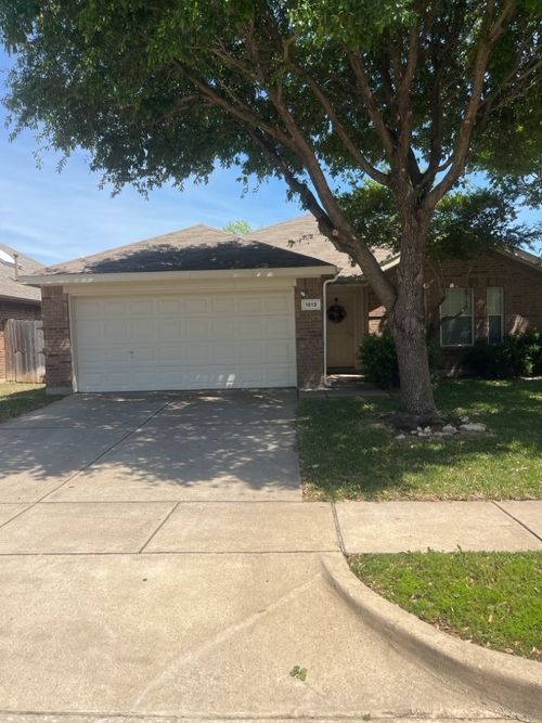 1513 Kingfisher Dr, Fort Worth, TX, 76131-5412 | Card Image
