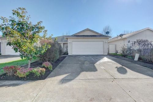 417 Crystal Dr, Eagle Point, OR, 97524-9486 | Card Image