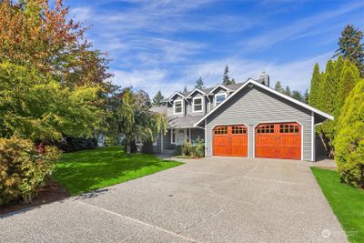 Welcome to this sunny, elegant home in the desirable Weatherwood neighborhood! | Image 1