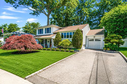 15 Wood Dr, Oyster Bay, NY, 11771-3718 | Card Image
