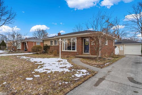 22886 Frederick Ave, Farmington, MI, 48336-3927 | Card Image