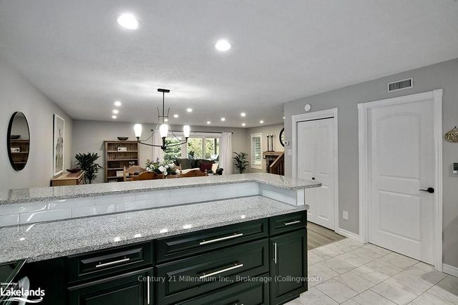 539 Oxbow Cres, Condo with 4 bedrooms, 1 bathrooms and 1 parking in Collingwood ON | Image 9