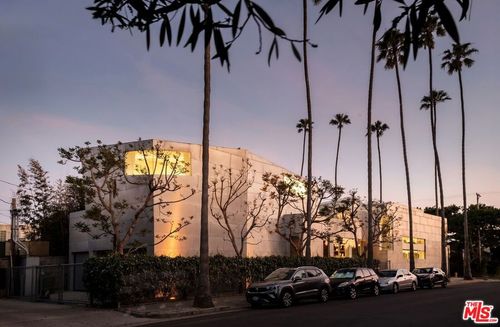 702 6th Ave, Venice, CA, 90291-3062 | Card Image