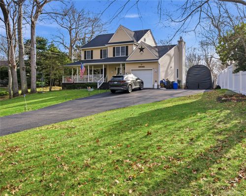 38 Elizabeth Dr, Wading River, NY, 11792-1809 | Card Image