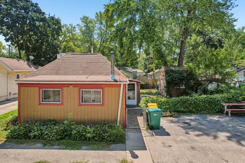 17 Arlington Rd, Fox Lake, IL, 60020-1703 | Card Image