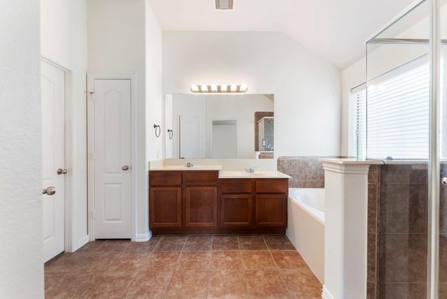 28519 Lockeridge View Dr, House other with 3 bedrooms, 2 bathrooms and 2 parking in Spring TX | Image 35