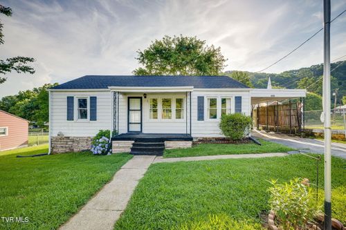 449 Independence Dr, Kingsport, TN, 37660-6128 | Card Image