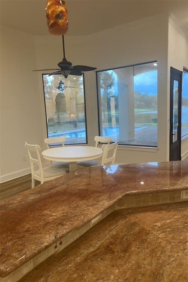 Breakfast area in family room | Image 17