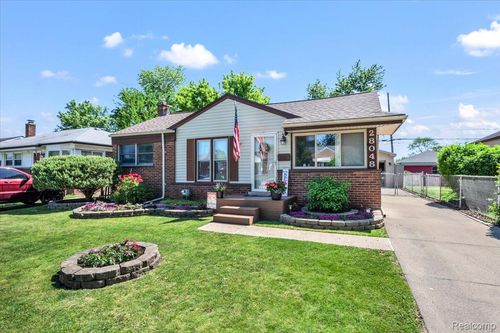 28048 Bohn St, Roseville, MI, 48066-2405 | Card Image