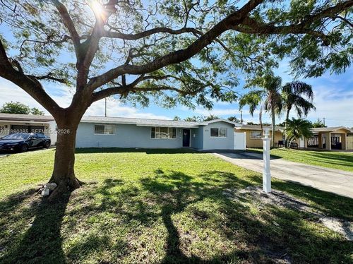 8690 Nw 16th St, Pembroke Pines, FL, 33024-4828 | Card Image