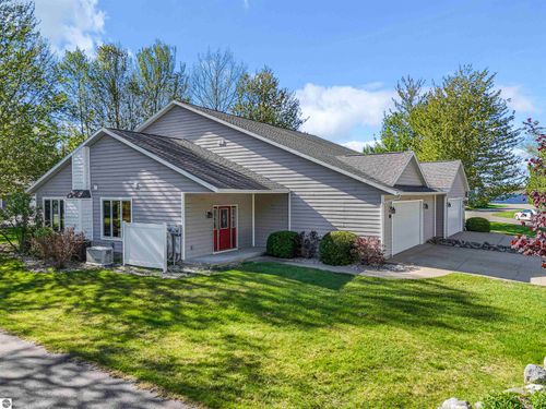 18-122 Davidsen Shores Dr, Cadillac, MI, 49601-7000 | Card Image