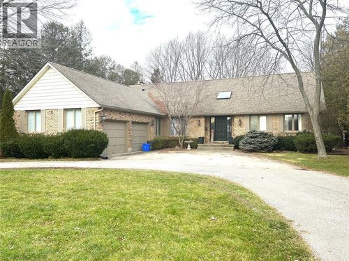 3538 Queen St, Camlachie, ON, N0N1E0 | Card Image