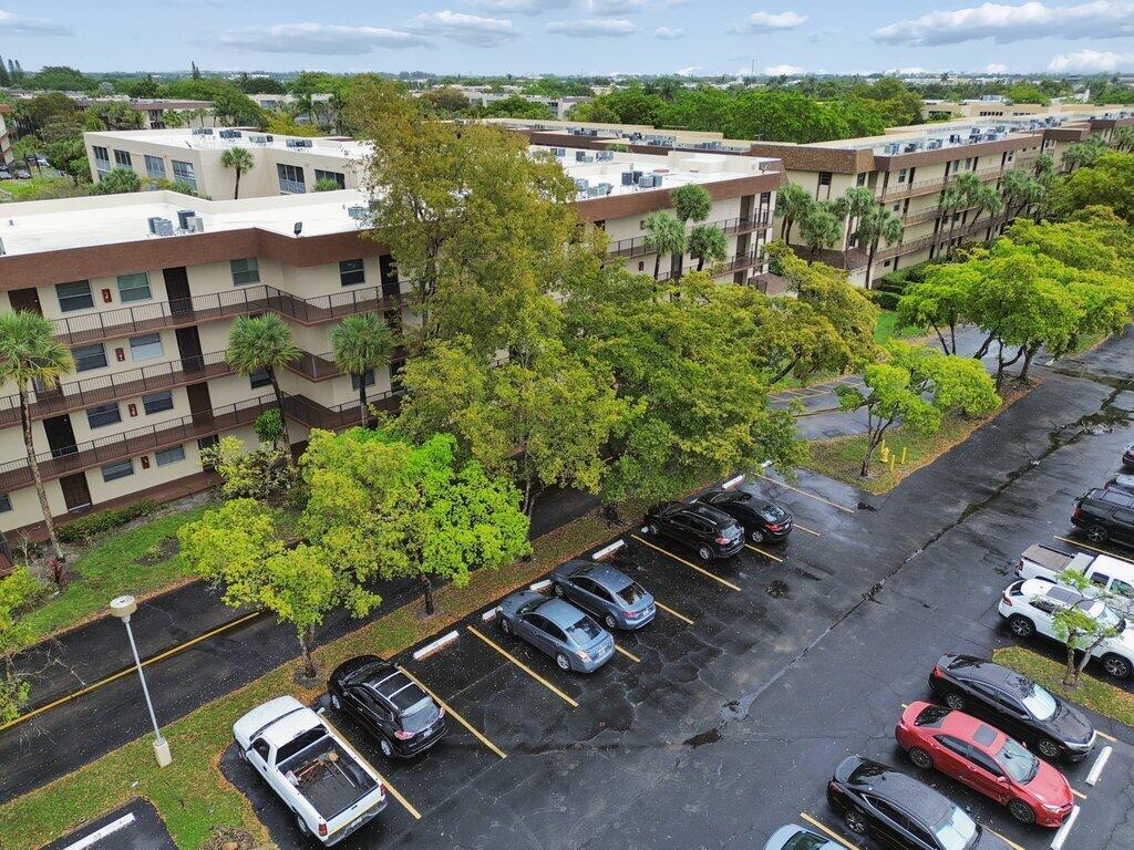 Residential in Lauderdale Lakes